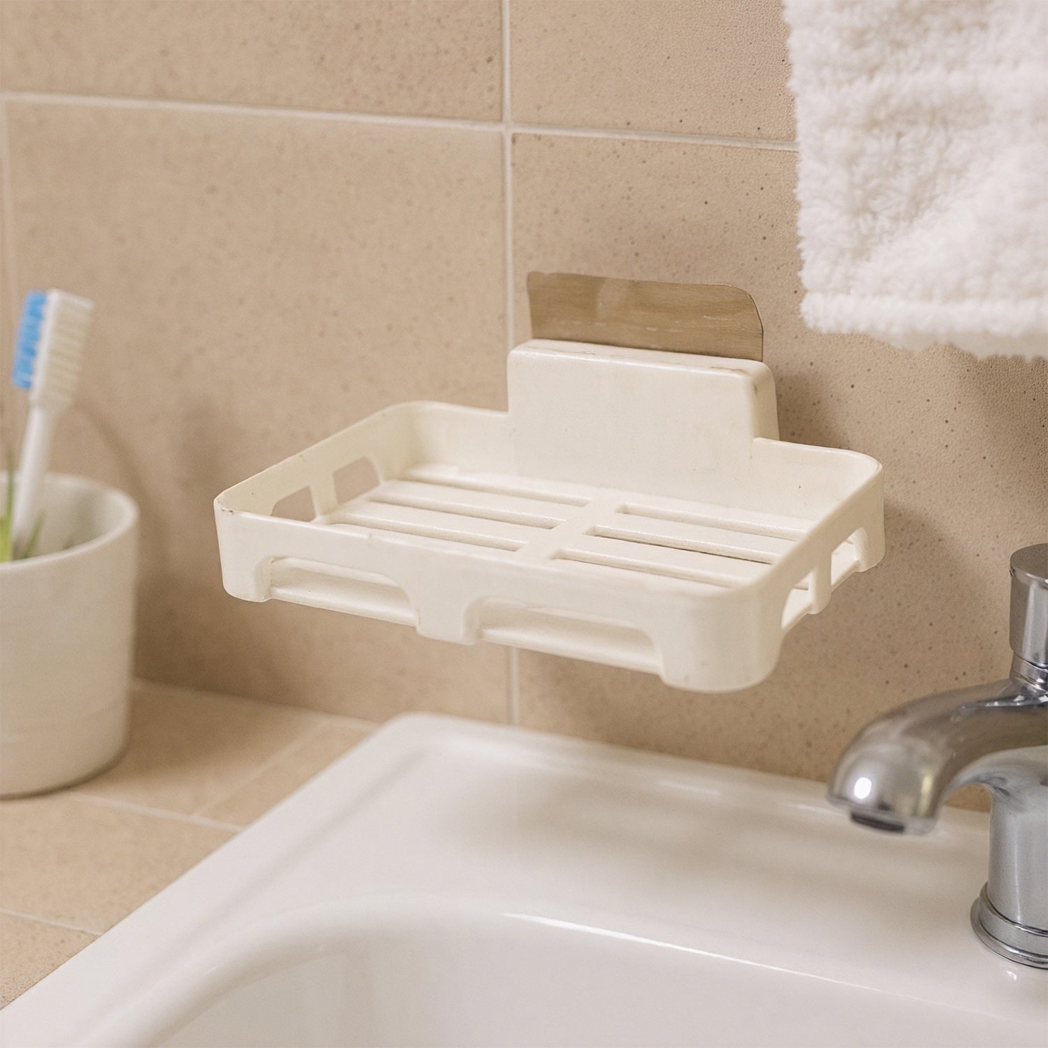Self-Adhesive Wall Mount Plastic Soap Dish with Drain Slots